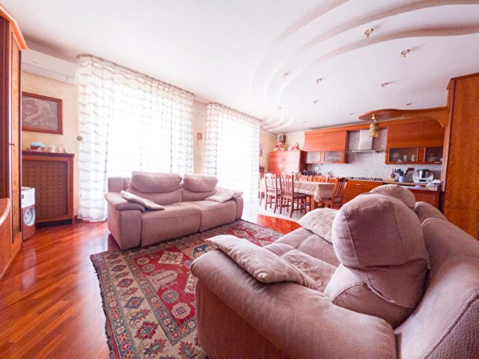 Appartamento con 5 locali in vendita in Via degli Iris, Manfredonia