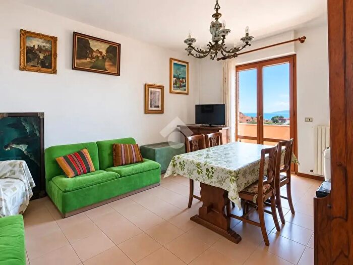 Appartamento trilocale in vendita in Via Francesco Petrarca, Porto San Giorgio