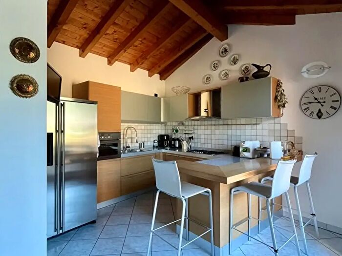 Appartamento con 7 locali in vendita in Via Girella, Dizzasco