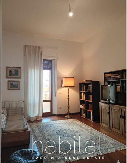 Appartamento con 6 locali in vendita in Via San Simplicio, Olbia