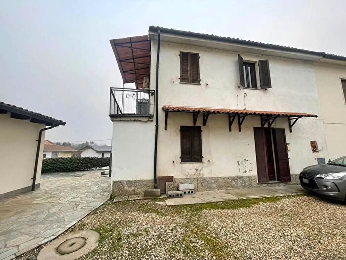 Casa quadrilocale in vendita in Via Gallerina Lomello, Lomello
