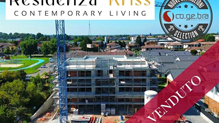 Appartamento quadrilocale in vendita in Via Vittorio Emanuele Lazzate, Lazzate