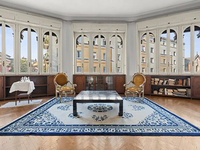 Appartamento con 10 locali in vendita in Via Francesco Sforza, Milano