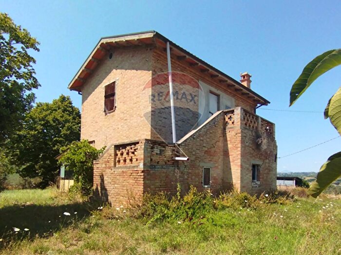 Casa quadrilocale in vendita in Contrada Caparrone Snc, Collecorvino