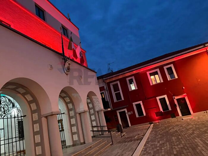 Appartamento bilocale in vendita in Piazza Marconi, Cappelle Sul Tavo