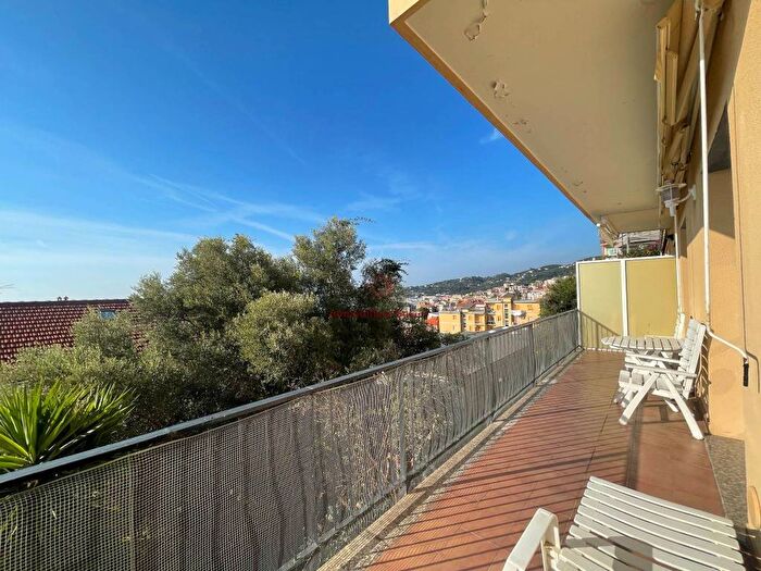 Appartamento trilocale in affitto in Via Giovane Italia, Centro, Varazze