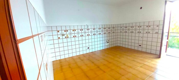 Appartamento con 7 locali in vendita in Via Via delle Ginestre, Amantea