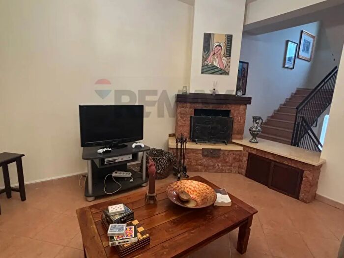 Casa con 5 locali in affitto in Via Spadafora, Palermo