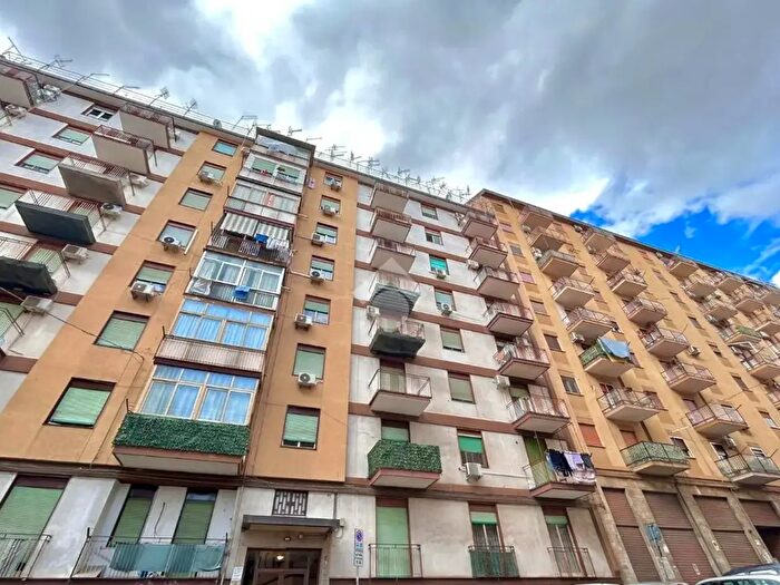 Appartamento trilocale in vendita in Via Guadagna, Palermo