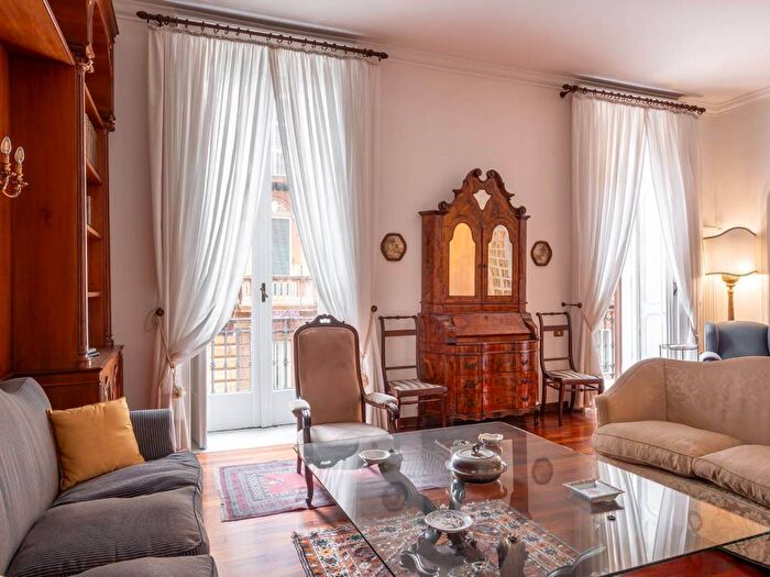 Appartamento con 6 locali in affitto in Via del Rione Sirignano, Chiaia, Napoli