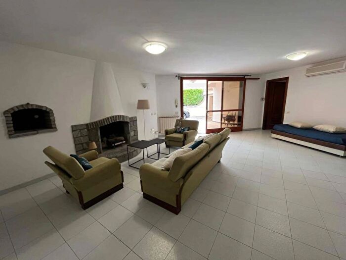 Appartamento trilocale in affitto in Via Palmarola, Centro, Minturno