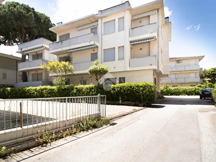Appartamento trilocale in vendita in Via Giovanni Pascoli, Tortoreto