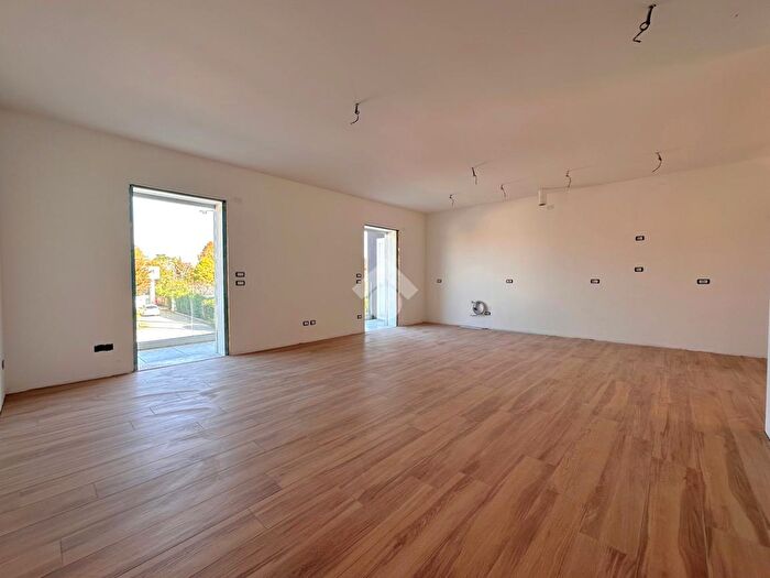 Appartamento con 6 locali in vendita in Via Biancon, Trebaseleghe