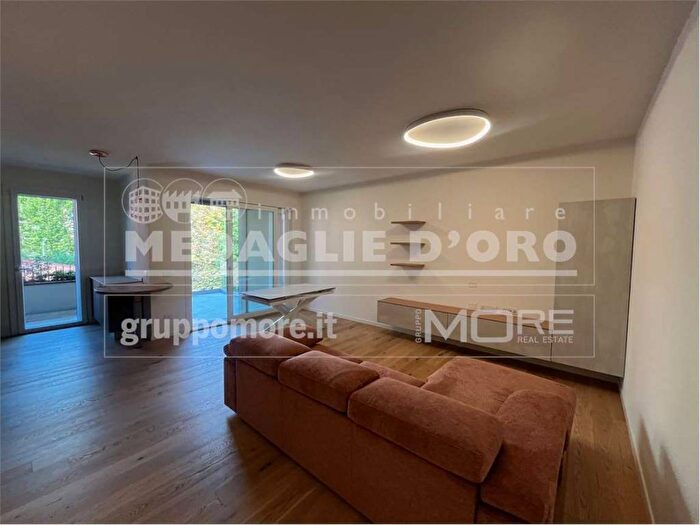 Appartamento con 6 locali in affitto in adze Vle Moreali, SantAgnese Università, Modena