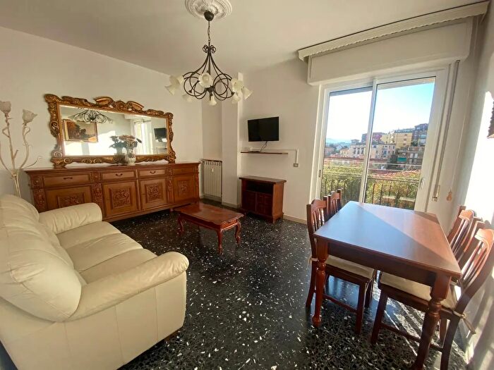 Appartamento trilocale in affitto in Lerici