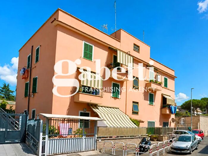 Appartamento trilocale in vendita in Via del Grano, Roma