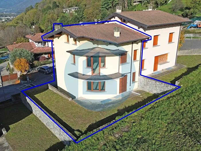 Casa con 6 locali in vendita in Via Giardini Niardo Bs, Niardo