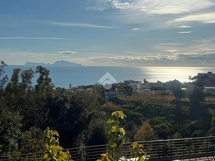 Appartamento con 6 locali in vendita in Via Santo Strato, Napoli