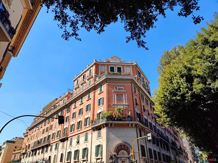 Appartamento trilocale in vendita in Via Chiana, Trieste Coppedè, Roma