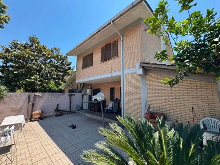 Casa con 6 locali in vendita in Via Federico Zandomeneghi, Roma