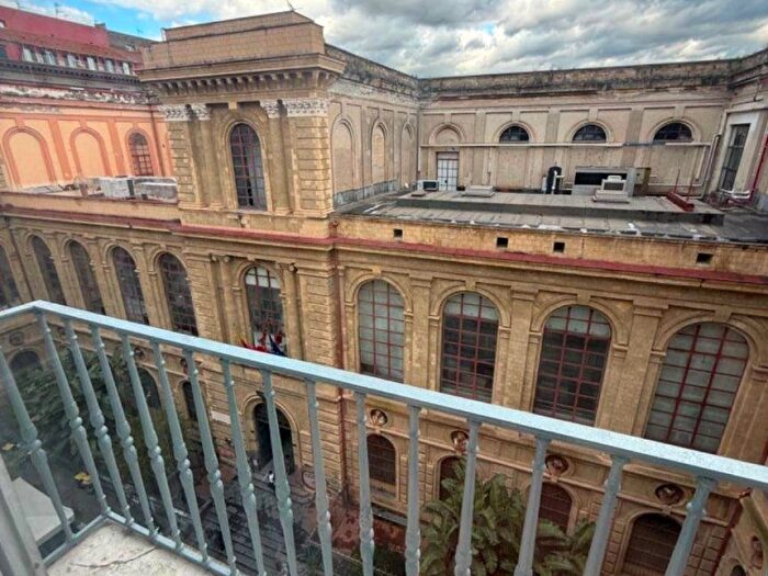 Appartamento bilocale in affitto in Via Enrico Pessina, Museo, Napoli