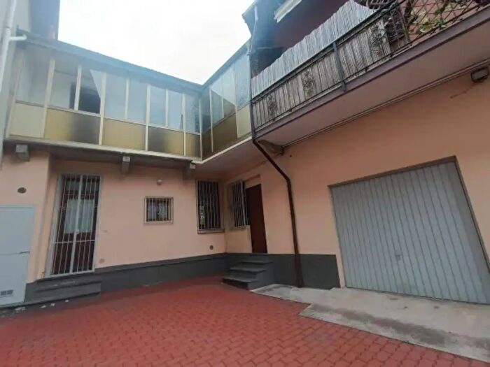 Casa trilocale in affitto in Via Caduti sul Lavoro, Casale Corte Cerro
