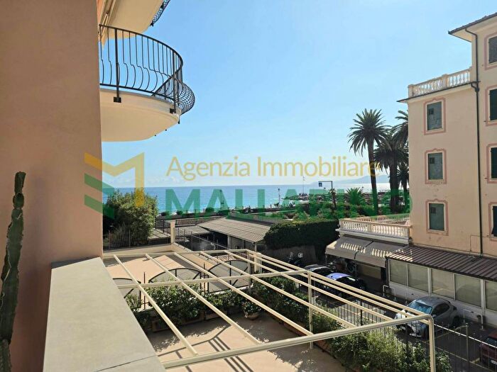 Appartamento bilocale in affitto in Via del Santuario, Centro, Finale Ligure