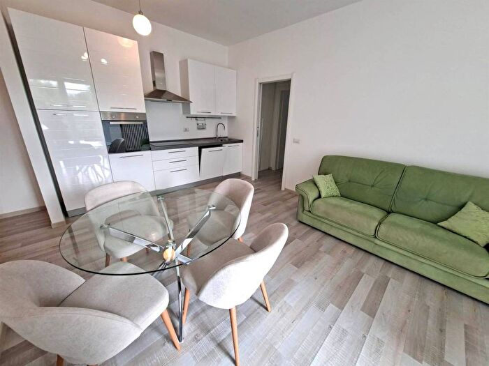 Appartamento trilocale in affitto in via martiri llibertà, Centro, Arona