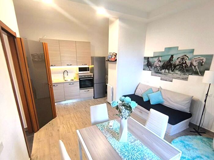 Appartamento trilocale in affitto in Via Palmanova, Cimiano, Milano