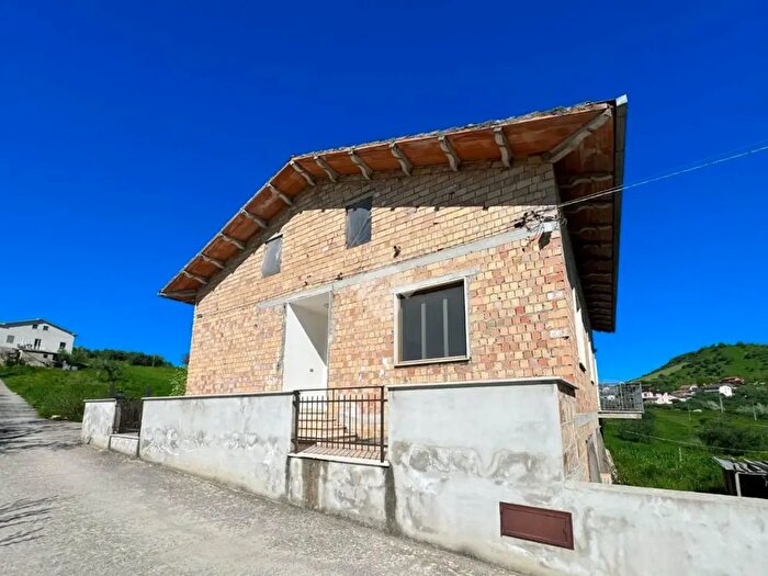 Casa quadrilocale in vendita in Contrada Santa Maria Casoria, Bucchianico