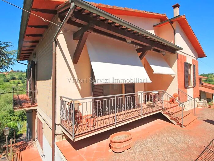 Casa con 8 locali in vendita in Via Monte Amiata, Torrita Di Siena