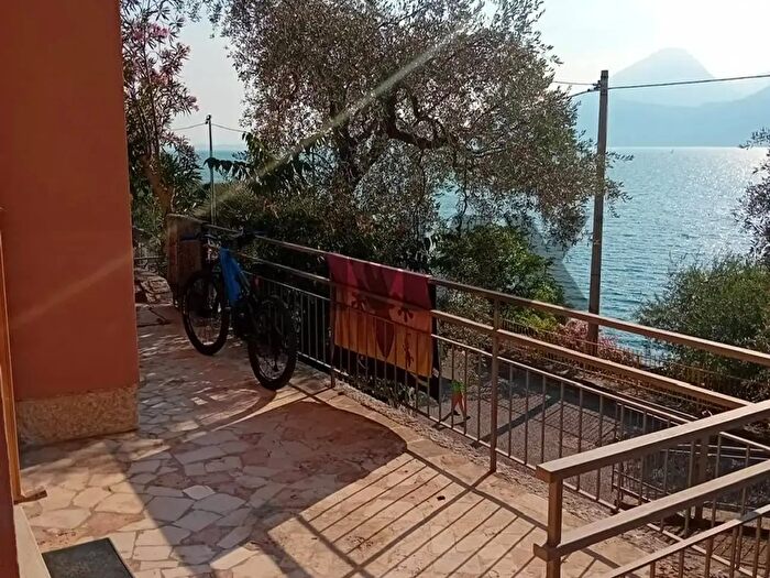 Appartamento trilocale in vendita in Via Marniga, Brenzone sul Garda