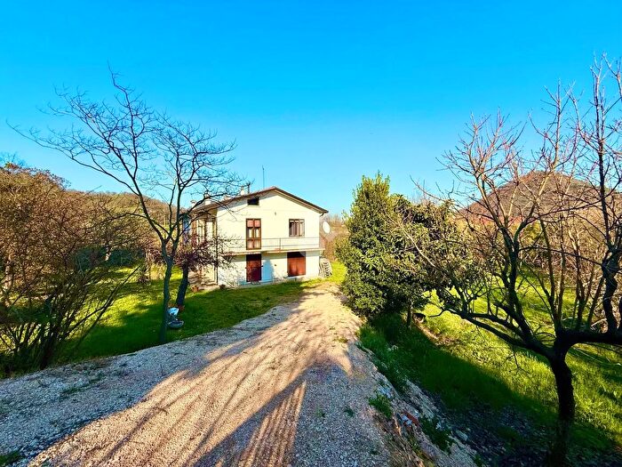Casa quadrilocale in vendita in Via Abbazia di Praglia, Teolo