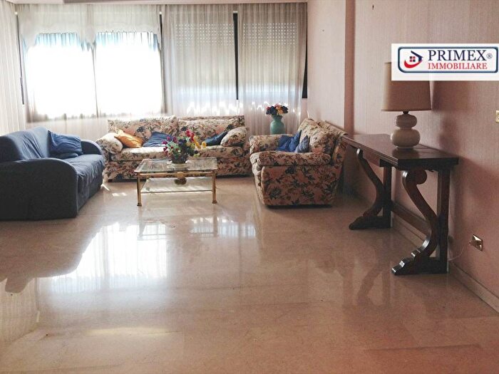 Appartamento con 5 locali in affitto in Viale Londra, Rinnovamento, Roma