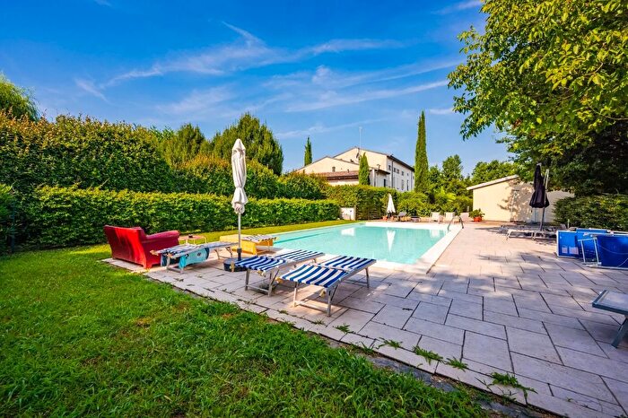 Appartamento trilocale in vendita in R Mulattiera Inferiore, Parma