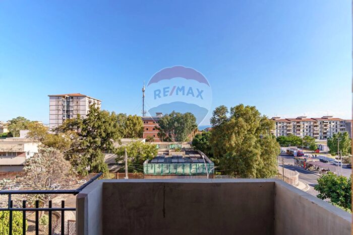 Appartamento quadrilocale in vendita in Via Eolie, Catania