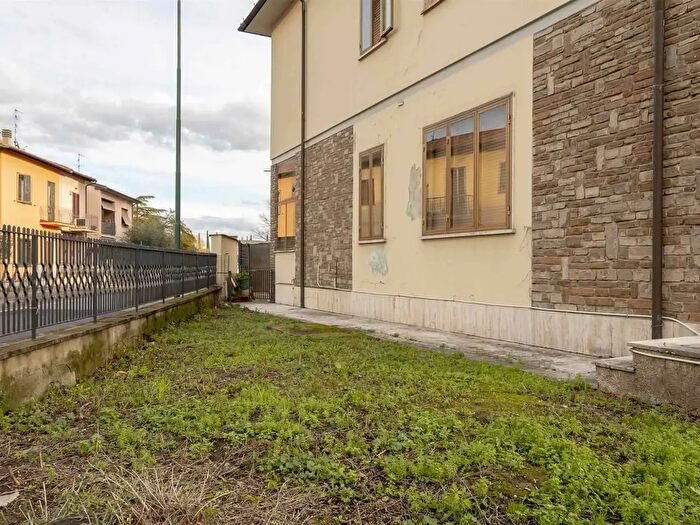 Casa con 7 locali in vendita in Via Volta, Campi Bisenzio