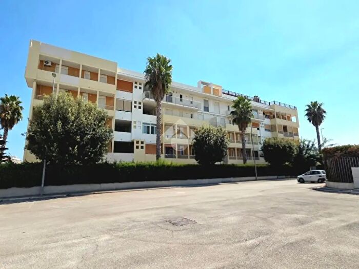 Appartamento trilocale in vendita in Via Trattati di Roma, Capurso