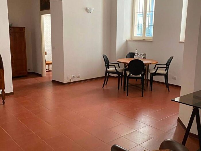 Appartamento trilocale in affitto in Strada Benedetto Cairoli, Centro Storico, Parma