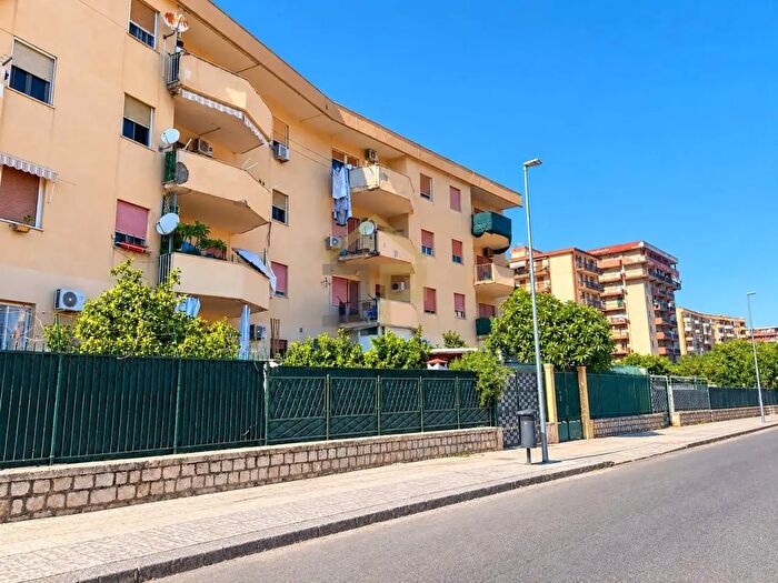 Appartamento con 8 locali in vendita in Piazzale Anita Garibaldi, Palermo