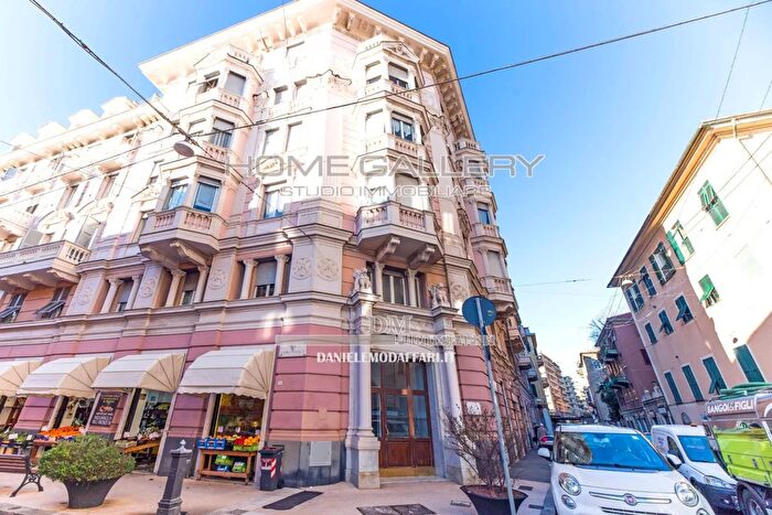 Appartamento trilocale in vendita in Via Giovanni Opisso, Genova