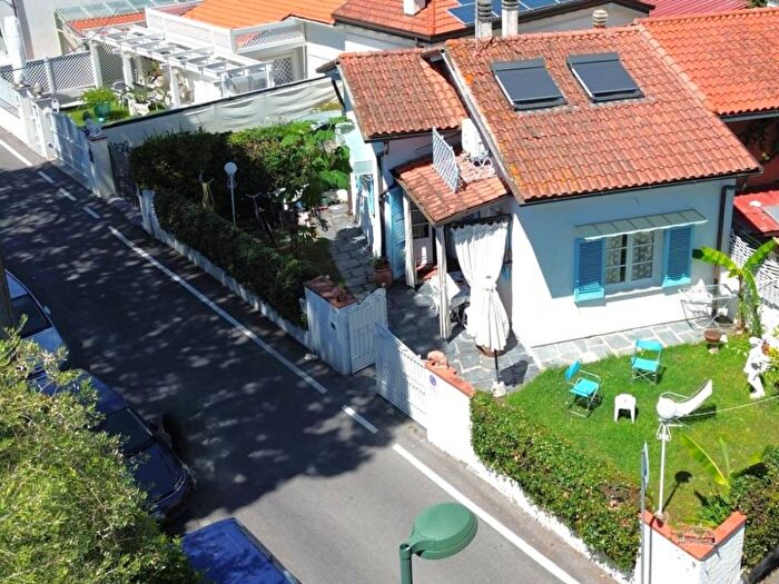 Casa con 5 locali in affitto in Via Piave, Centro, Forte dei Marmi
