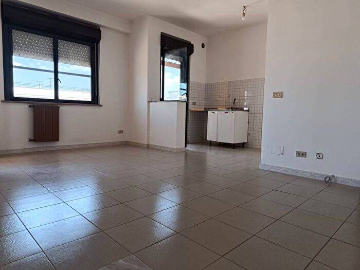 Appartamento trilocale in affitto in Via Quieto, Gionchetto, Latina