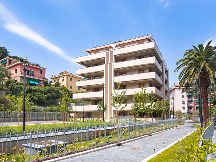 Appartamento con 6 locali in vendita in Via dell'Ulivo, Genova