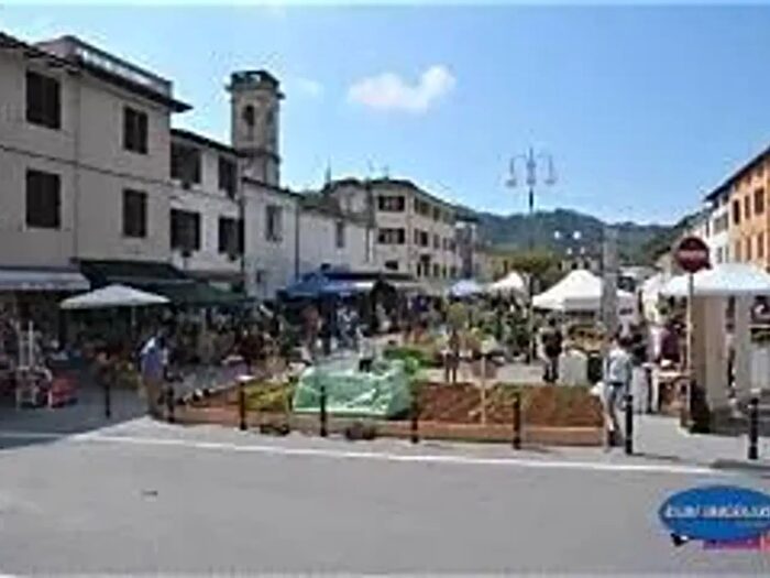 Appartamento quadrilocale in vendita in Camaiore