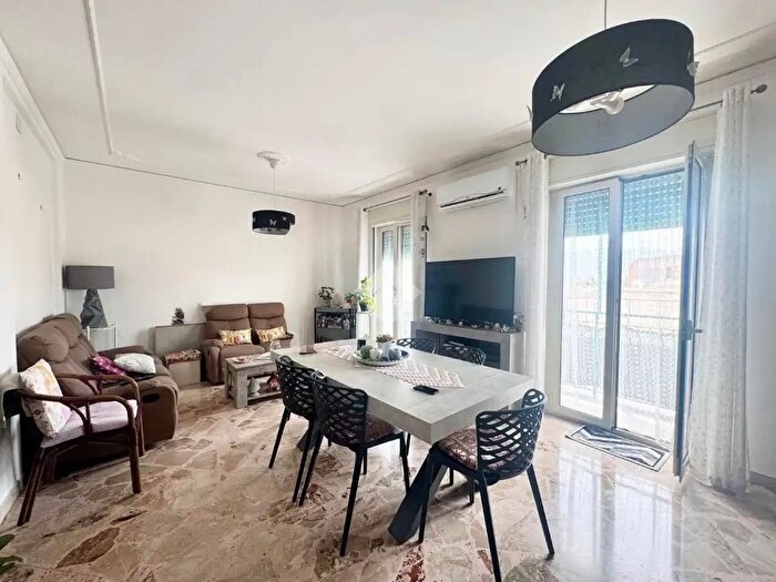 Appartamento trilocale in vendita in Via Kaggera, Palermo