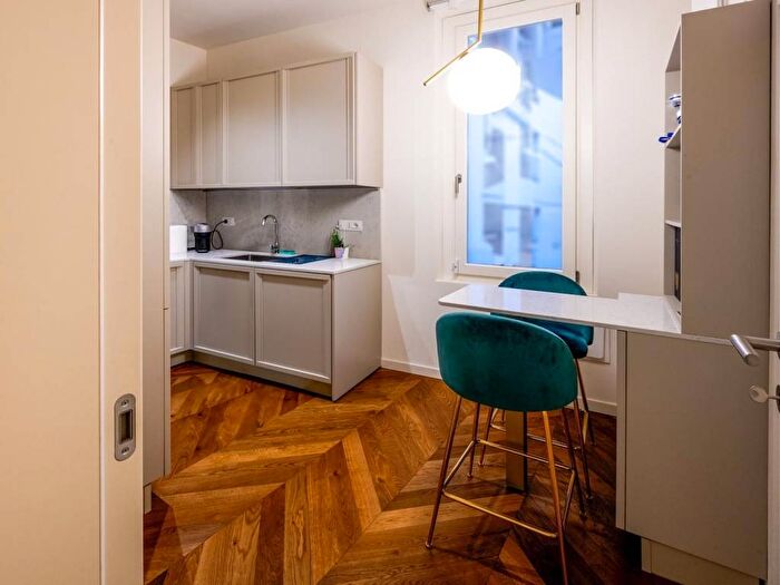 Appartamento trilocale in affitto in Via Luigi Carlo Farini, Centro Storico, Modena