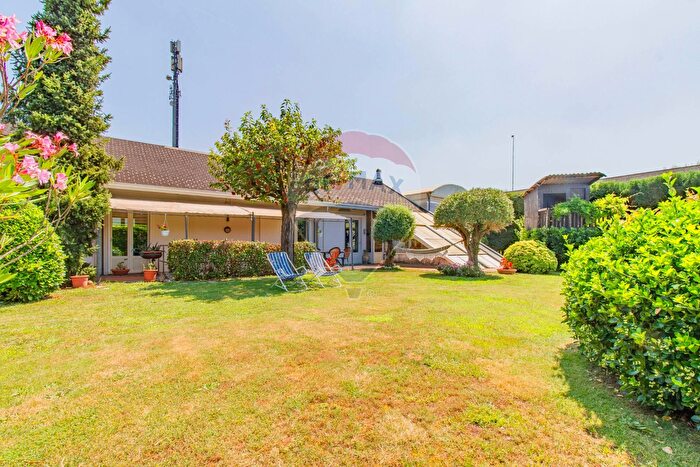 Casa quadrilocale in vendita in Via dellArtigianato, Ferno