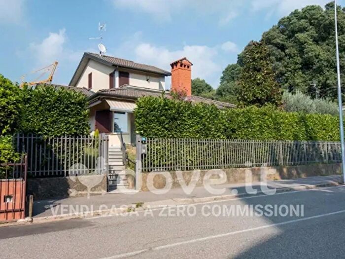 Casa con 6 locali in vendita in Via Giovanni Verga, Mozzo