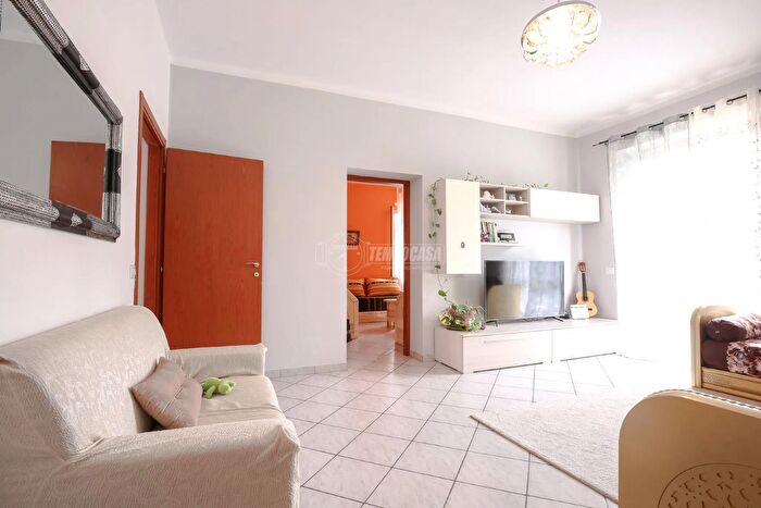 Appartamento con 5 locali in vendita in Via Mincio, Cremona